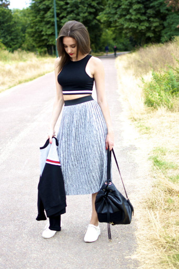 sweat, skirt, sac à dos, fashion, blogger, jupe, baskets, plateforme, look style, chevron, crop top, bershka, new look, outfit, clothing