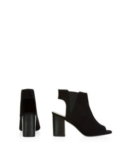 bottines-en-suedine-noire-a-talons-blocks-et-bouts-ouverts
