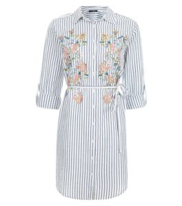 chemise-oversize-blanche-a-rayures-et-fleurs-brodees
