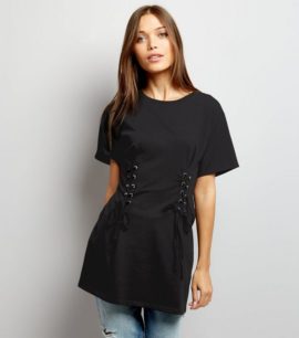 t-shirt-long-noir-style-corset-à-laçage