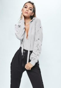 body-gris--boutons-pression-sur-les-manches-londunn--missguided