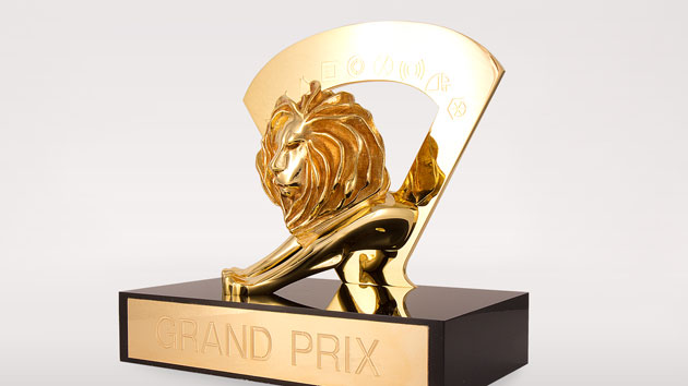 Trophée du Grand Prix du festival international du film ; Source: FromParis
