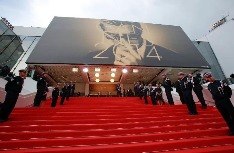 Palais des Festivals de Cannes actuel avec les fameuses marches ; Source: gbtimes.com