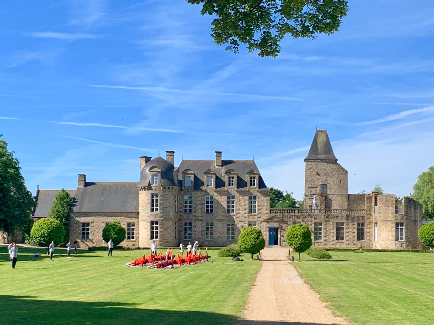 Le Château du Bois-Guy : Un havre de paix alliant élégance et modernité