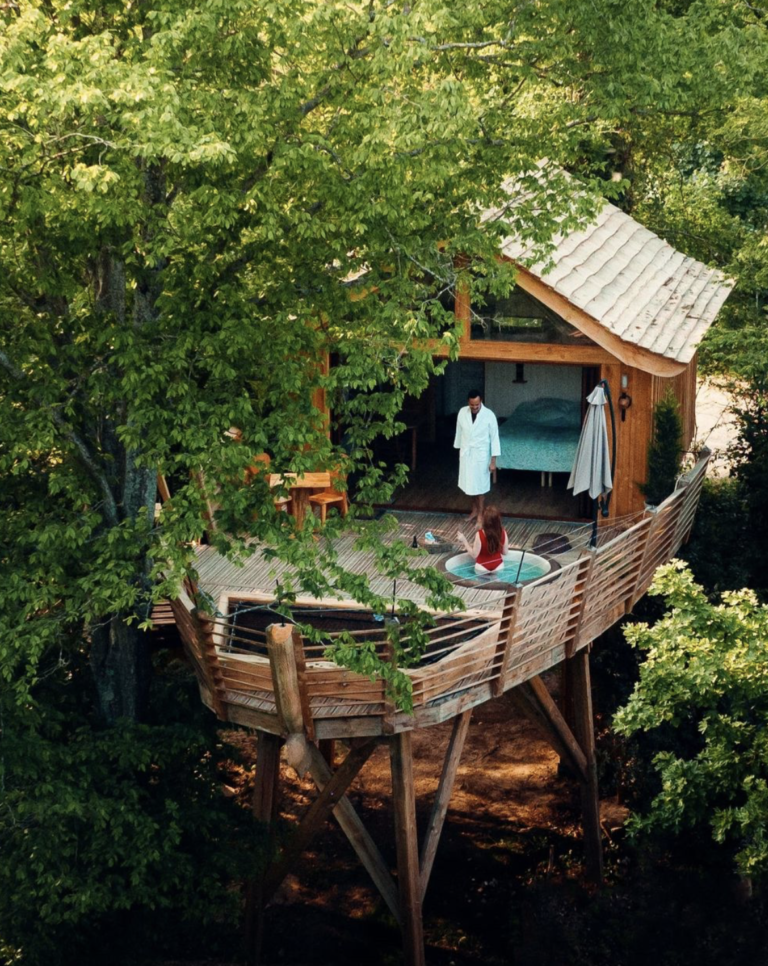 Le Bois de Rosoy et ses cabanes : idéales pour vivre une nuit insolites en forêt