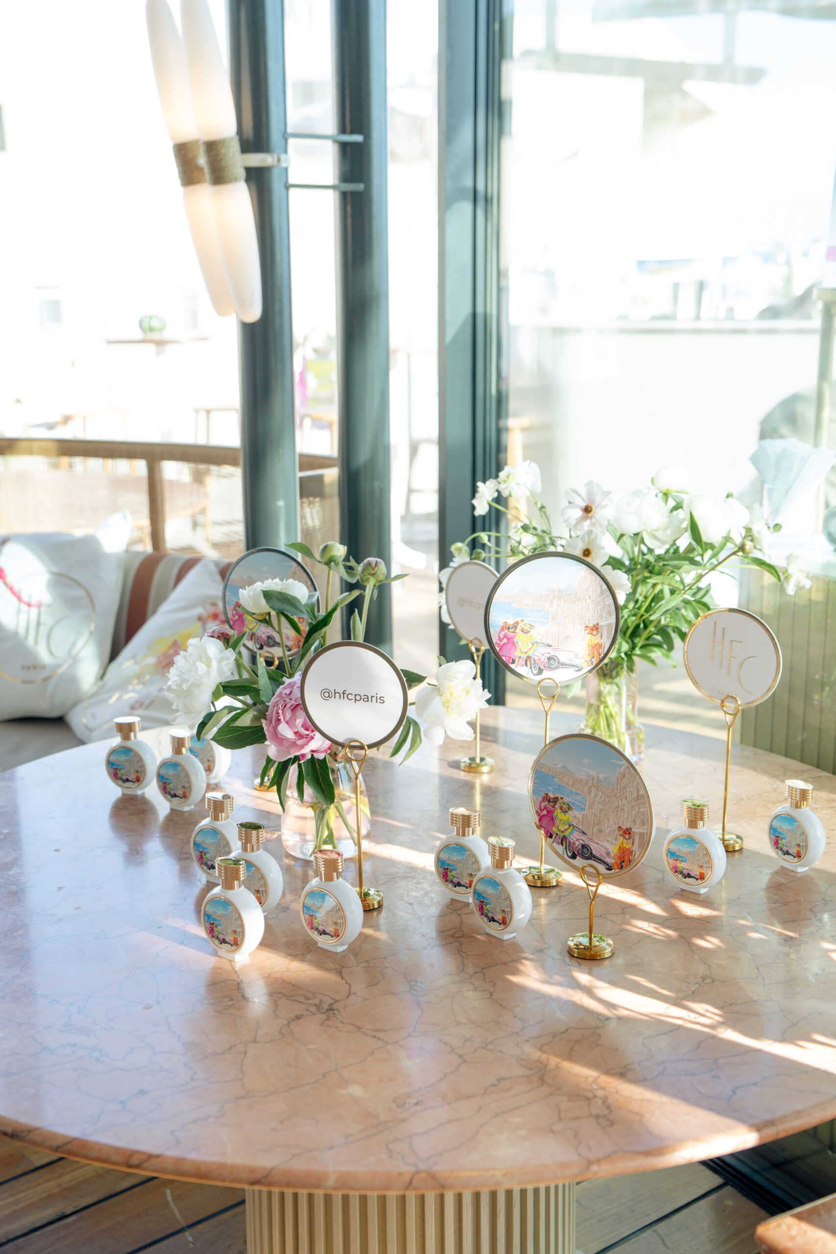HFC Paris fait rayonner Cannes avec Dazzling Girls, une fragrance solaire aux accents artistiques.