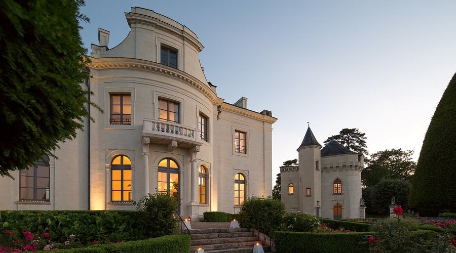 Le Château avec sa Tour médiévale